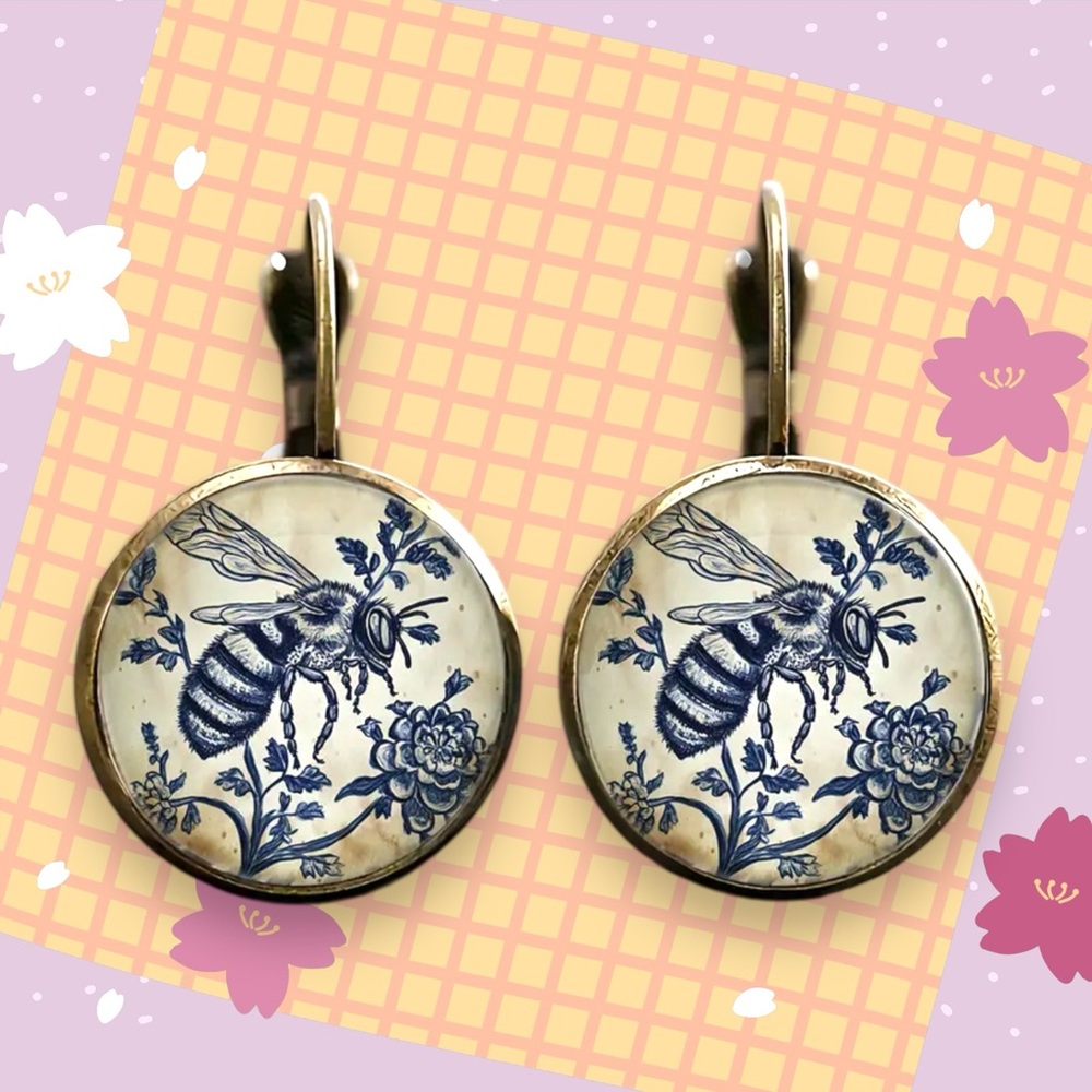 🆕 Decorative Honey Bee Accent Earrings - Blue and Cream Delft Motif - Alloy